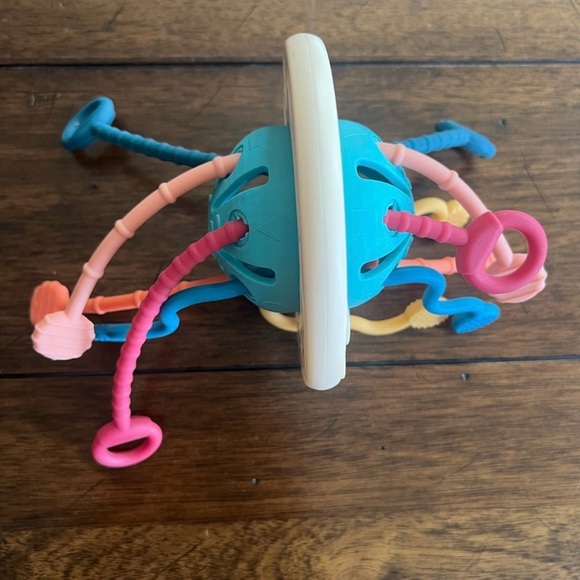 LiKee Montessori Sensory Development Toy for Baby 1+ Years Old - Picture 5 of 5